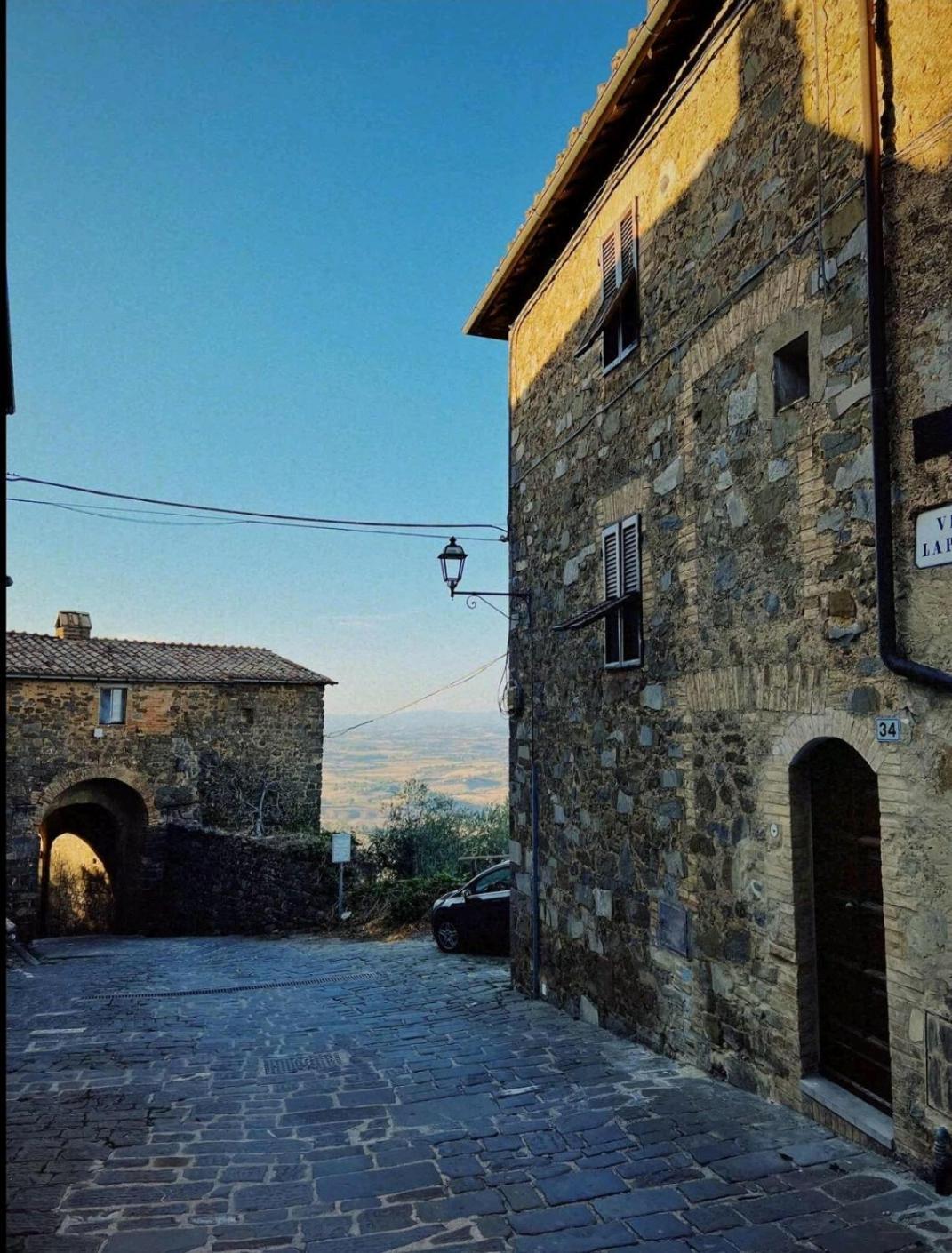 Corner Nest In Montalcino